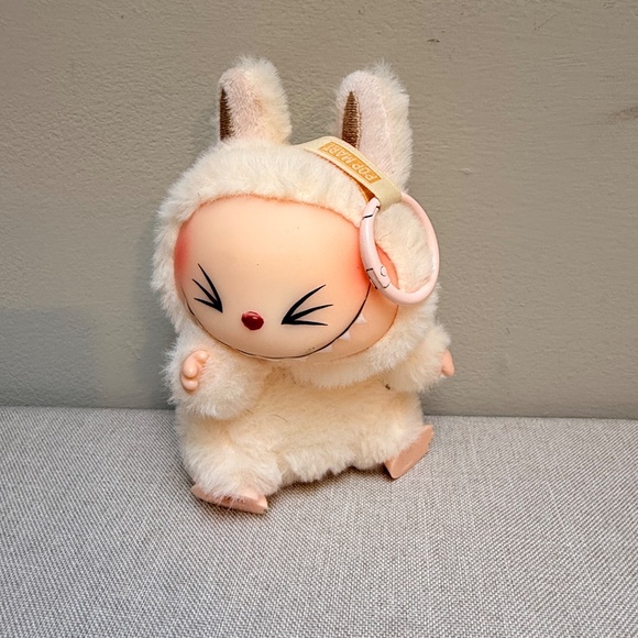 Pop Mart The Monsters - Have a Seat Labubu Sisi plush figure keychain - Picture 12 of 12